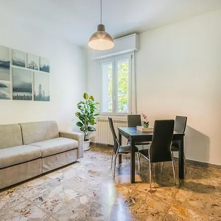 Famileisure Near Policlinico & Apartman