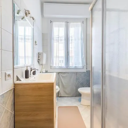 Famileisure Near Policlinico & Apartment