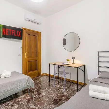 Famileisure Near Policlinico & Apartman