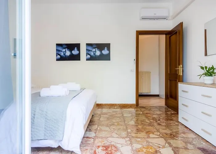 Famileisure Near Policlinico & 公寓 *