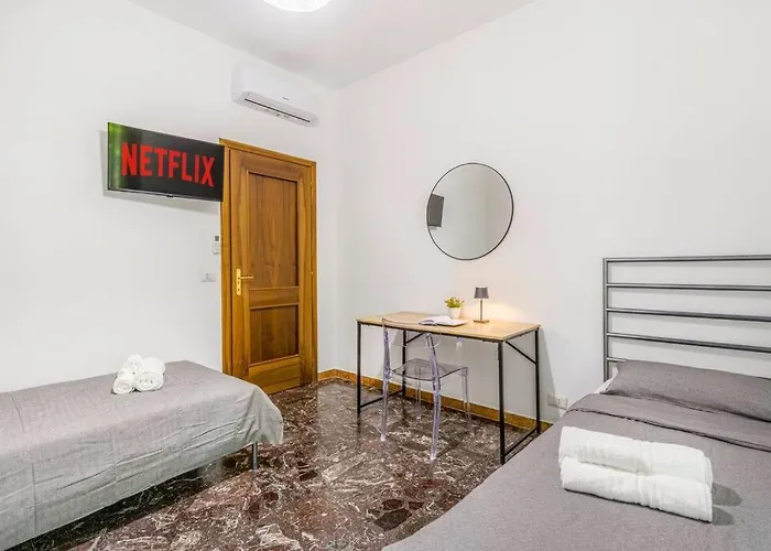 Famileisure Near Policlinico & 公寓